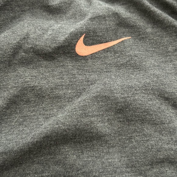 2 women’s tank tops - Picture 5 of 9